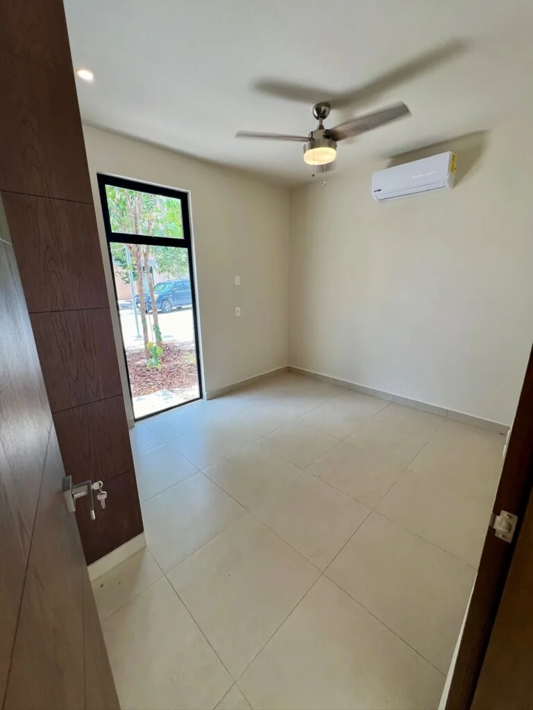 Edena 49 — image 2 of 17