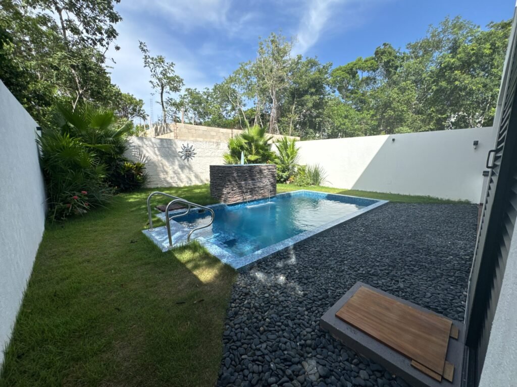 Backyard-pool-1.jpg