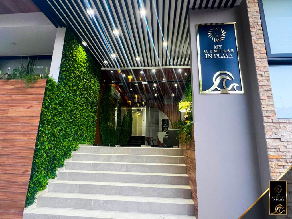 MY-MENESSE-IN-PLAYA_-1.jpg